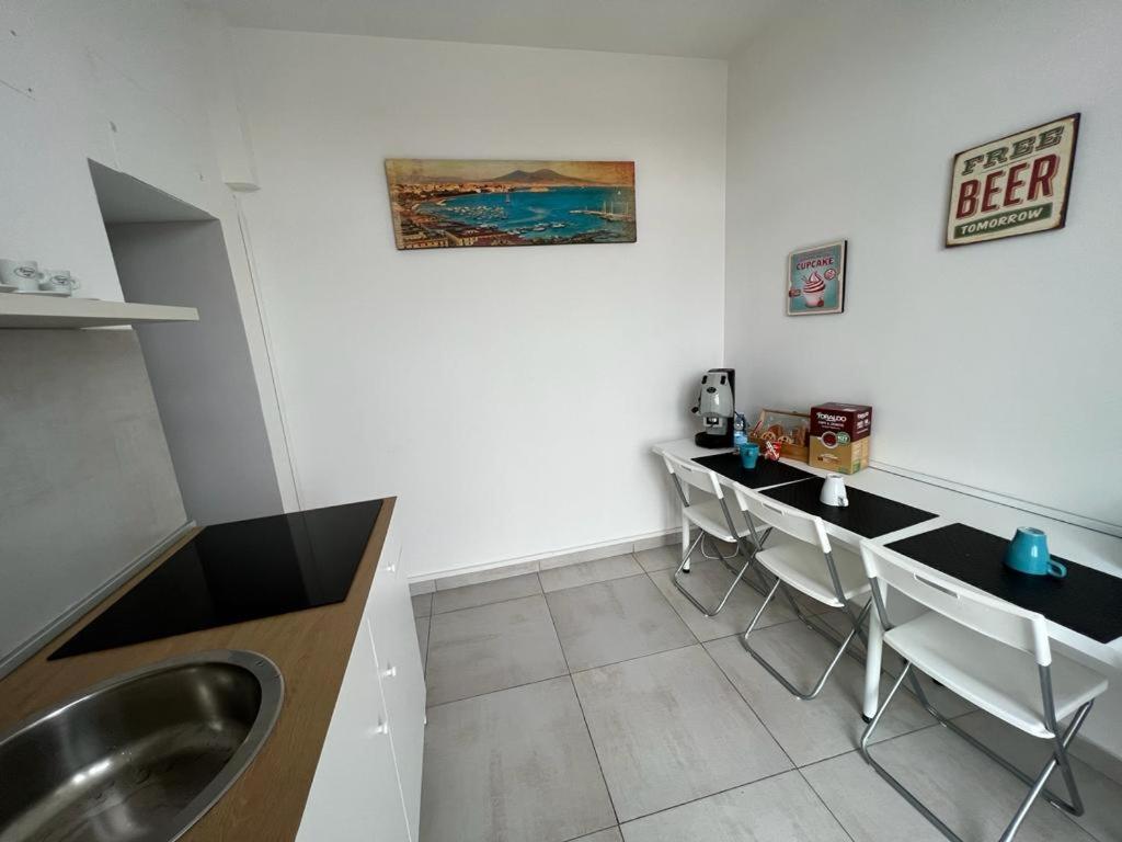 Sky House Luxury Apartment Наполи Екстериор снимка